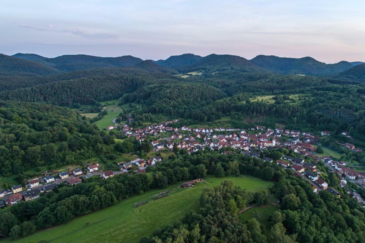 Landgasthaus & Hotel Zur Krone Dahn Dış mekan fotoğraf